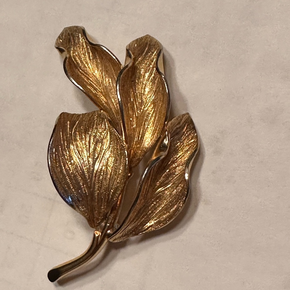 Vintage 1965 Grosse Dior brooch.